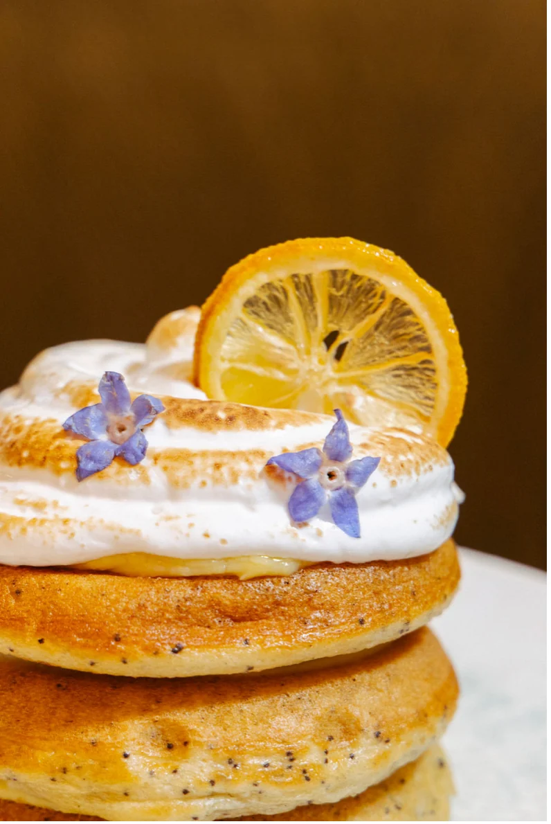 Pancakes de limón con merengue